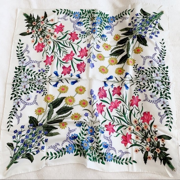 NWT Authentic Gucci Tweet Silk Flora Print Scarf​ - Picture 4 of 8